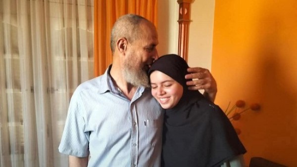 نجاة الأولى على الجمهورية في الثانوية العامة وإصابة والدها في حادث تصادم على الصحراوي