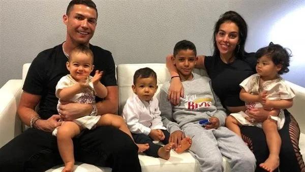 حال انفصالها عن كريستيانو.. 85 ألف جنيه إسترليني شهريا ستحصل عليها جورجينا