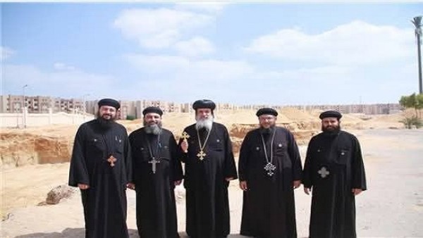 الأنبا مقار يتفقد أرض مبنى الخدمات بكاتدرائية مارمينا والبابا كيرلس بالعاشر للبدء في الأعمال الإنشائية