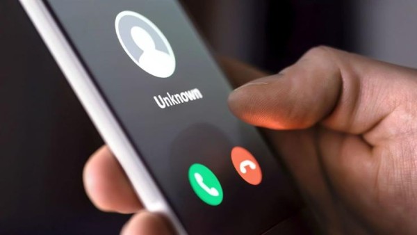 هل سيتم فرض رسوم على مستقبلي المكالمات الهاتفية؟ تنظيم الاتصالات يوضح