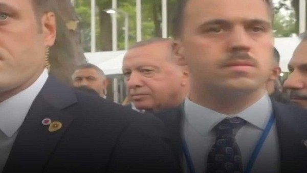 بعد ماكرون .. موقف محرج لأردوغان في نيويورك بعد إيقاف موكبه ومنعه من عبور الشارع لمرور موكب ترامب