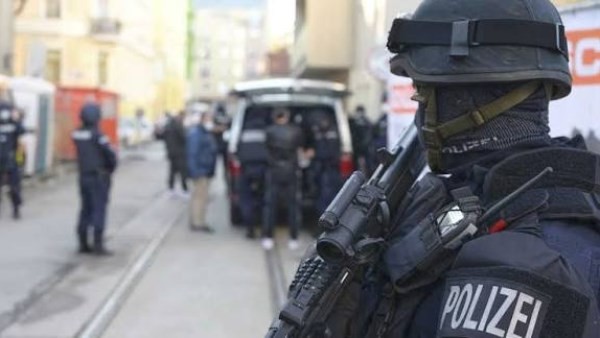 مقـ تل المنفذ.. إعلام أمريكي: مصرع شخصين في إطلاق نار بأحد مقار شرطة الهجرة بمدينة دالاس