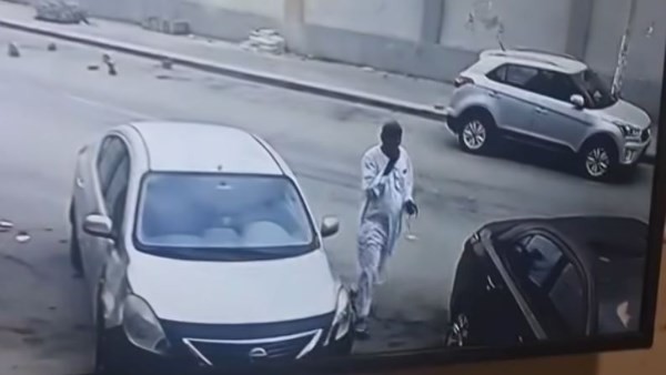 قرار عاجل بشأن سوداني كسر زجاج سيارة وسرق حقيبة منها بأكتوبر.. فيديو وصور