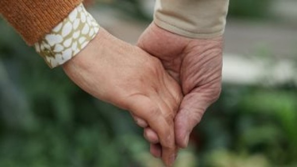 هل يجوز الزواج من أخت الزوجة بعد وفاتها فى المسيحية؟.. الكنيسة توضح