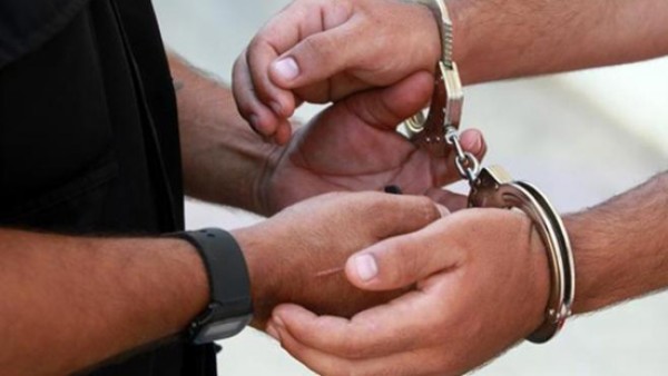 القبض على مدير مدرسة بالقليوبية متهم بمحاولة التحرش بطالبة وبهاتفه ومكتبه صور وفيديوهات خادشة للحياء لطلاب وبمواجهته اعترف بارتكاب الجريمة