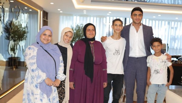 رجل الأعمال عصام العرجاني يتكفل بـ «علي» عبقري الرياضيات وشقيقه الأكبر محمود