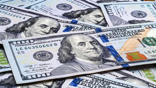 سعر الدولار يواصل تراجعه مع اقتراب صدور بيانات التضخم الأمريكية
