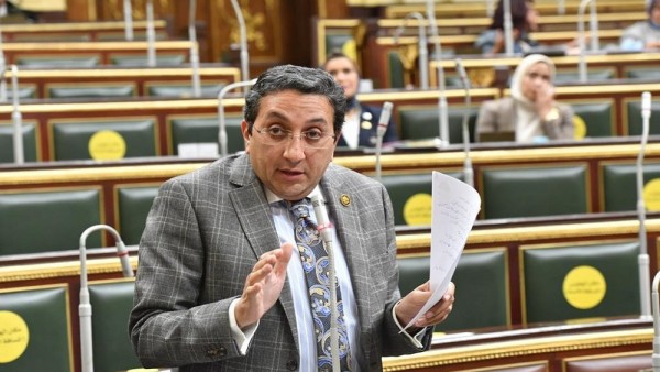 بعد إصابة عائلة بالتسمم بالمنيا .. سؤال من النائب إيهاب رمزى للرقابة على المطاعم والأغذية