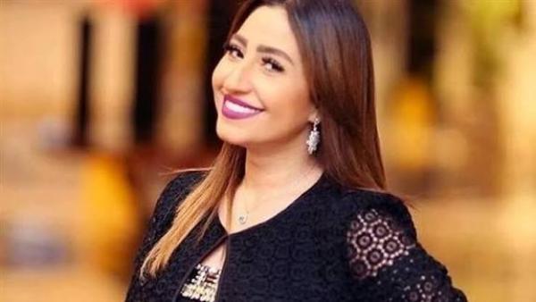 القبض على المطربة بوسي في مطار القاهرة