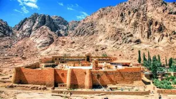 رحلة جديدة لدير سانت كاترين بعد إنهاء النزاع الداخلي باستقالة المطران داميانوس وانتخاب مطران جديد