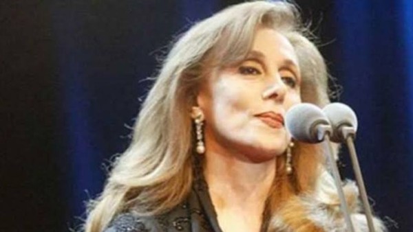 بباقة من الورد الأبيض.. فيروز تودع ابنها هلي الرحباني بكلمات مؤثرة| صور