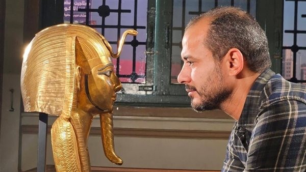 القناع الذهبي للملك بسوسنس الأول يتألق من جديد بمتحف التحرير (صور)