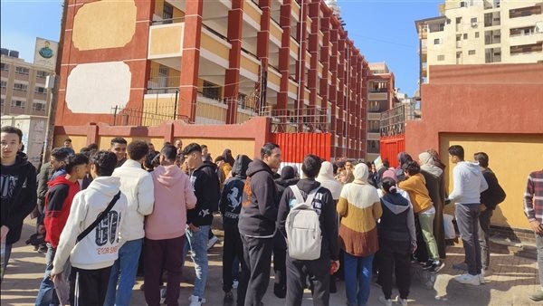 هنقفل المادة، فرحة طلاب الشهادة الإعدادية بالمنصورة بعد أداء امتحان العربي (فيديو وصور)