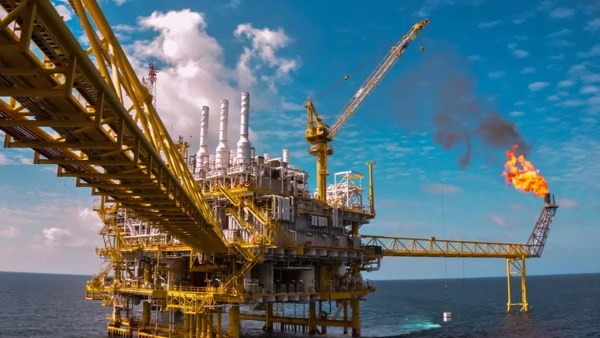 نفي قاطع لشائعات تجميد حفر بئرين جديدين في حقل ظهر