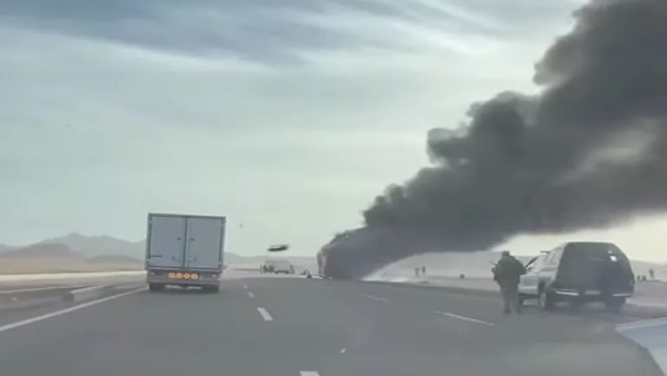 بالصور- حريق هائل في أتوبيس سياحي بشرم الشيخ