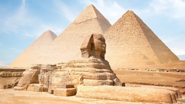 لغز الأهرامات يُكشف من جديد.. باحثون فرنسيون يزعمون سرًا مائيًا مذهلًا وراء بناء صروح مصر الخالدة