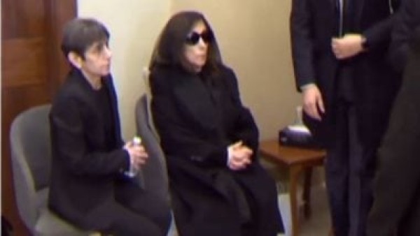 فيروز تتلقى عزاء ابنها هلى الرحبانى وابنتها ريما ترافقها