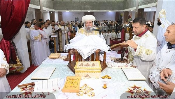 الأنبا إيلاريون يدشن أواني ويرسم شمامسة للخدمة في إيبارشية البحيرة