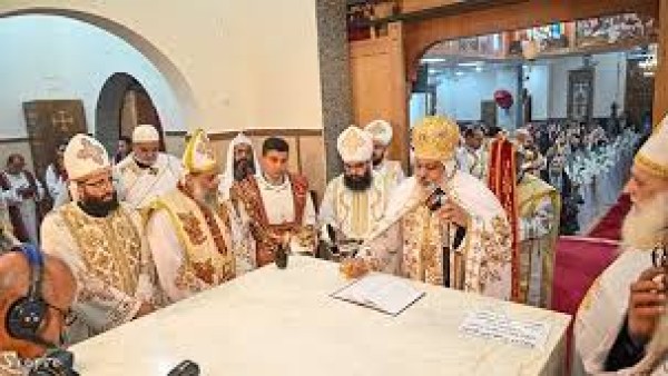 تدشين كنيسة “الشهيدة دميانة والأنبا أبرآم” بالمعصرة