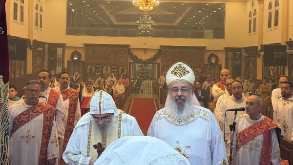 الأنبا أباكير أسقف الدول الإسكندنافية يصل الإمارات ضمن جولته الرعوية بالخليج