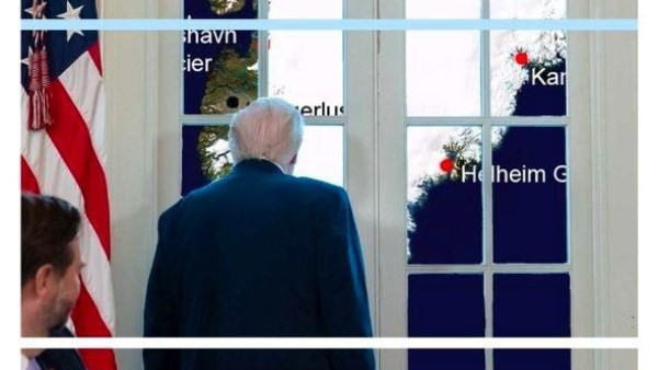 البيت الأبيض ينشر صورة لـ ترمب وهو ينظر على خريطة جرينلاند