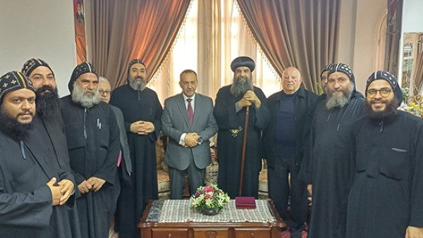 محافظ أسيوط ورجل الأعمال منير غبور يزوران دير مارمينا بجبل أبنوب لتعزيز السياحة التراثية