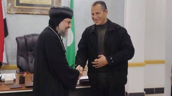 الأنبا بقطر يهنئ رئيس مركز ديرمواس بالمنصب الجديد والعام الميلادي