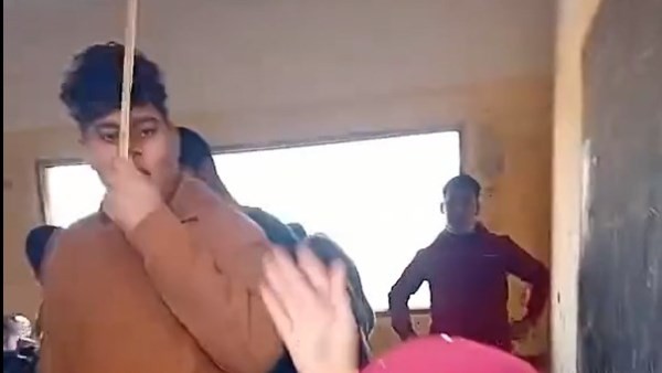 مصادر: فصل 3 طلاب من مدرسة مسطرد الزراعية لعام كامل بسبب تهديد معلمة بعصا