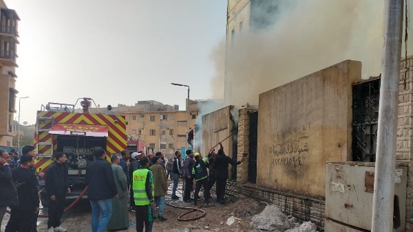 5 سيارات إطفاء تنجح في السيطرة على حريق غرفة محولات بمستشفى أطفال مصر