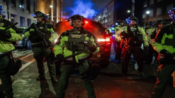 احتجاجات غاضبة في مينيسوتا بأمريكا بعد مقتل مهاجر ثالث برصاص ضباط حرس الحدود