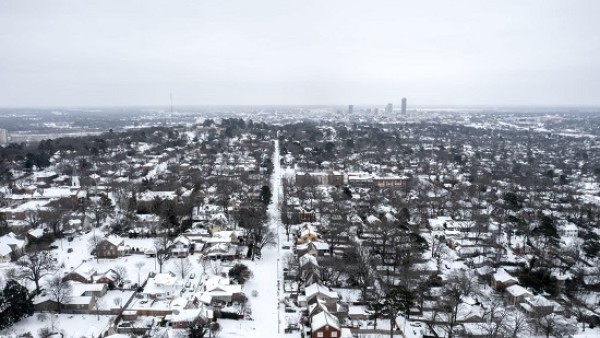 ترامب يعلن حالة الطوارئ في 10 ولايات أمريكية لمواجهة العاصفة الثلجية