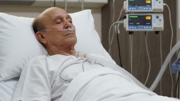 حقيقة الصور المنتشرة لـ الفنان محمد صبحي في العناية المركزة