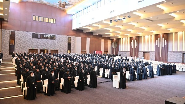 قداسة البابا تواضروس يلتقي رهبان الأديرة.. صور