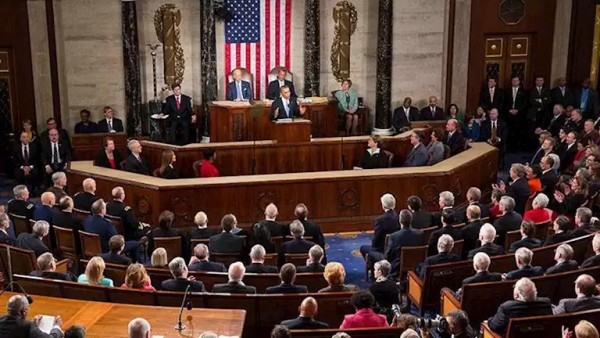 النواب الأمريكي يتحدى ترامب ويوافق على إلغاء الرسوم الجمركية على كندا