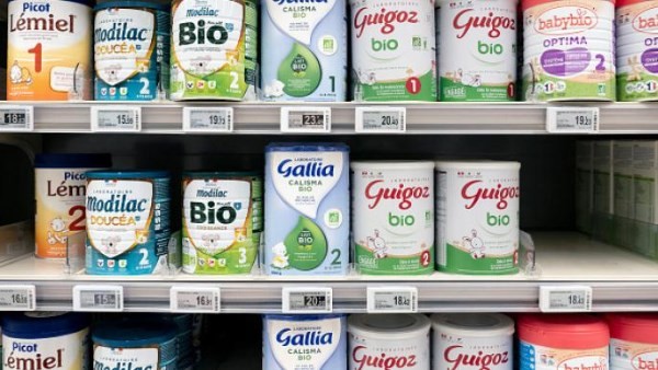 فرنسا تسحب كميات إضافية من حليب الأطفال بسبب «سم بكتيري»