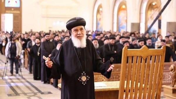 الشباب والشابات يلتقون الأنبا بفنوتيوس لمناقشة قضايا الحياة الروحية والعملية