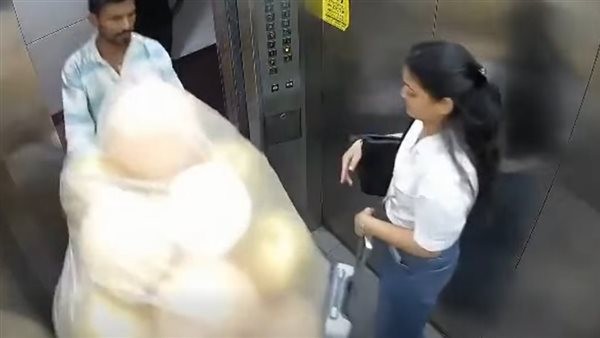 لحظة انفجار بالونات داخل مصعد يثير الرعب، والنشطاء يحذرون من غاز الهيليوم بالأسانسير (فيديو)