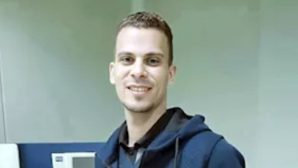 الموت يخطفه داخل العناية المركزة.. رحيل أخصائي تمريض أثناء أداء واجبه في سوهاج