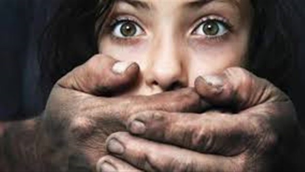 فضيحة مدوية.. صاحب شركة إنتاج فني متهم باستغلال الصغار والشباب