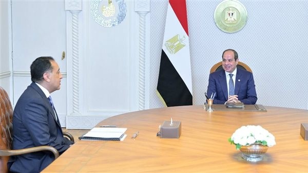 لحظة تشاور السيسي ومدبولي لإجراء التعديل الوزاري الجديد (فيديو)