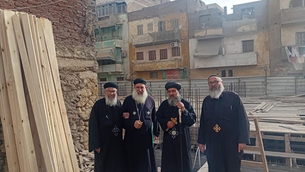 الانبا بموا يتابع انشاء مبنى خدمات كنيسة العذراء بالسويس