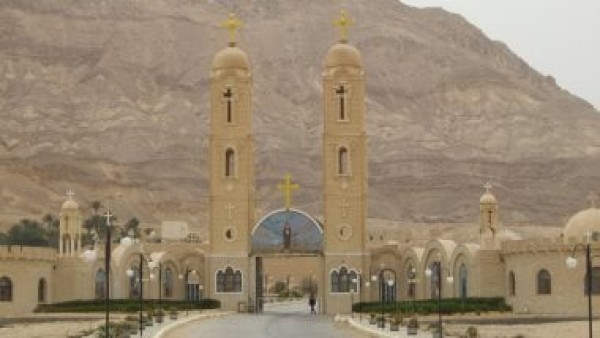 مواعيد زيارة دير الأنبا أنطونيوس بالبحر الأحمر خلال الصوم الكبير وأسبوع الآلام 2026