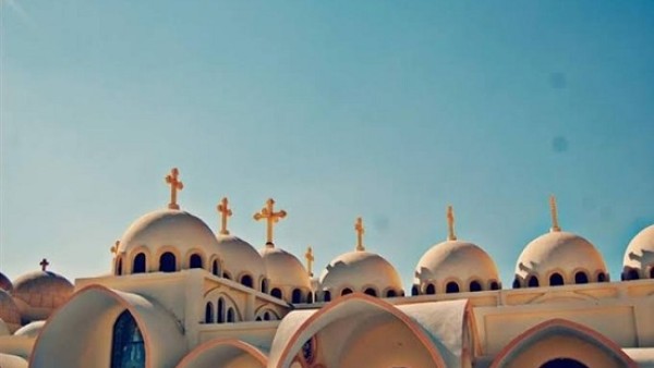 مطرانية دير مواس تنعي ضحايا حادث انهيار سور دير أبوفانا وتقيم جنازة جماعية برئاسة مطران ملوي واسقف دير مواس