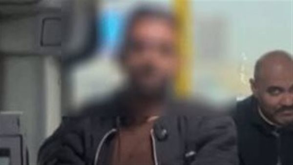 المتهم في واقعة التحرش بفتاة داخل الأتوبيس: ملمستهاش.. وكان فيه بيني وبينها مسافة | فيديو